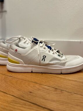 On Running The Roger Spin Men’s White Sneakers with Yellow Accent, pink sole.